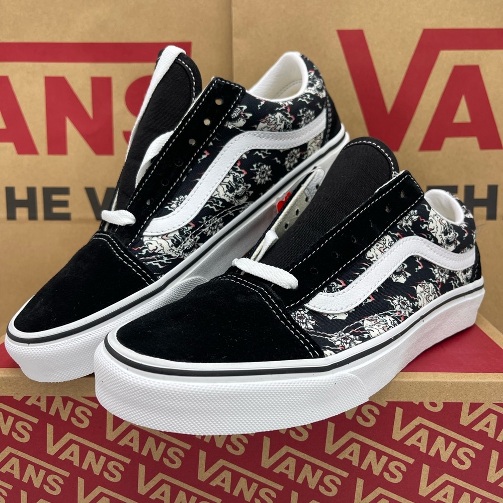 Vans WMNS Old Skool (Flash Skulls)Multi/True White Sneakers
VN0A38G118C - Picture 4 of 16
